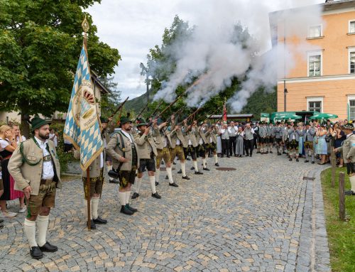 Bieranstich zum Aschauer Markt Wochenende